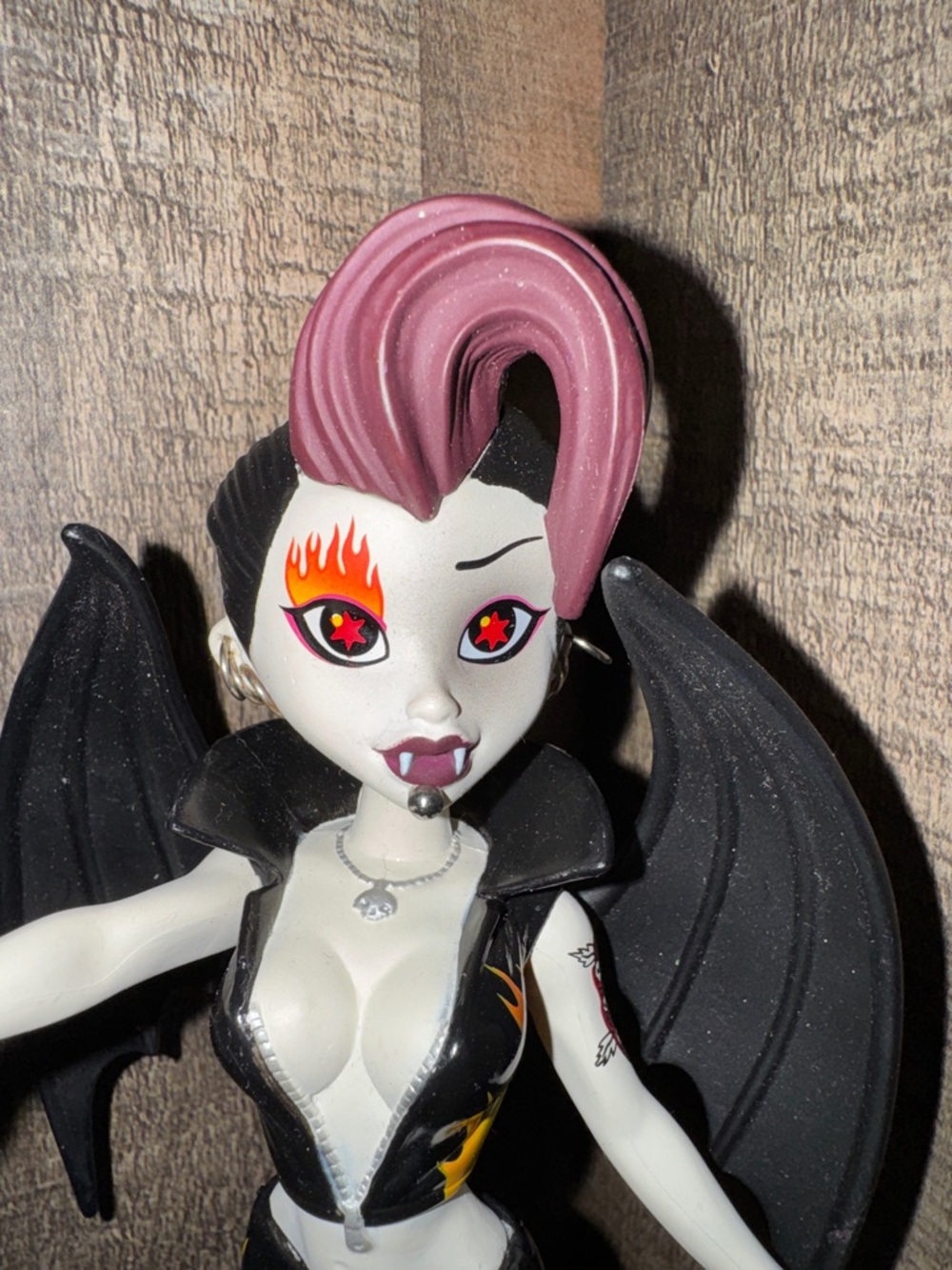 LUNABELLA WHISPERS 7 inch Bleeding Edge Series 4- hard vinyl Doll - Picture 2 of 9